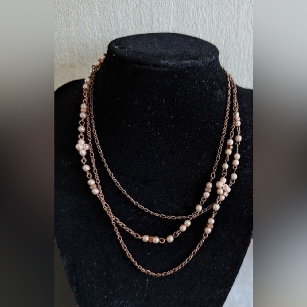 Very long pink tone chain with light pink pearly beads